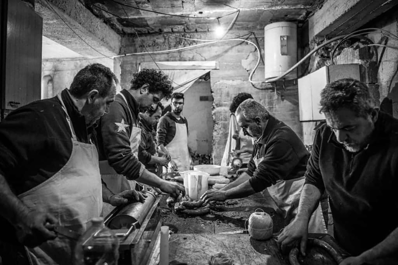 L'antica tradizione della macellazione del maiale in Costa d'Amalfi. La lavorazione della carne
