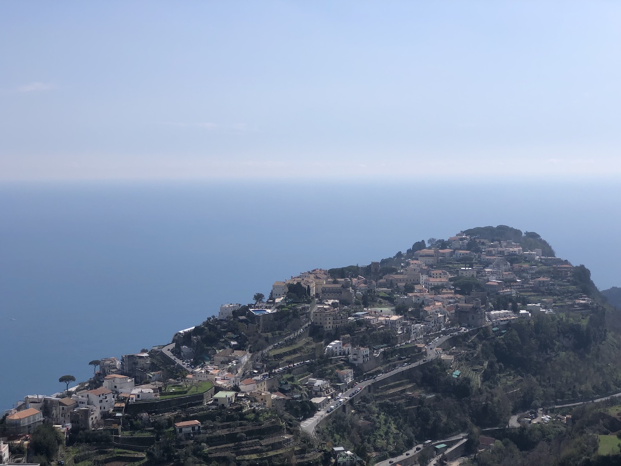 Il Sentiero degli Dei in Costiera Amalfitana. Vista su Ravello dal sentiero
