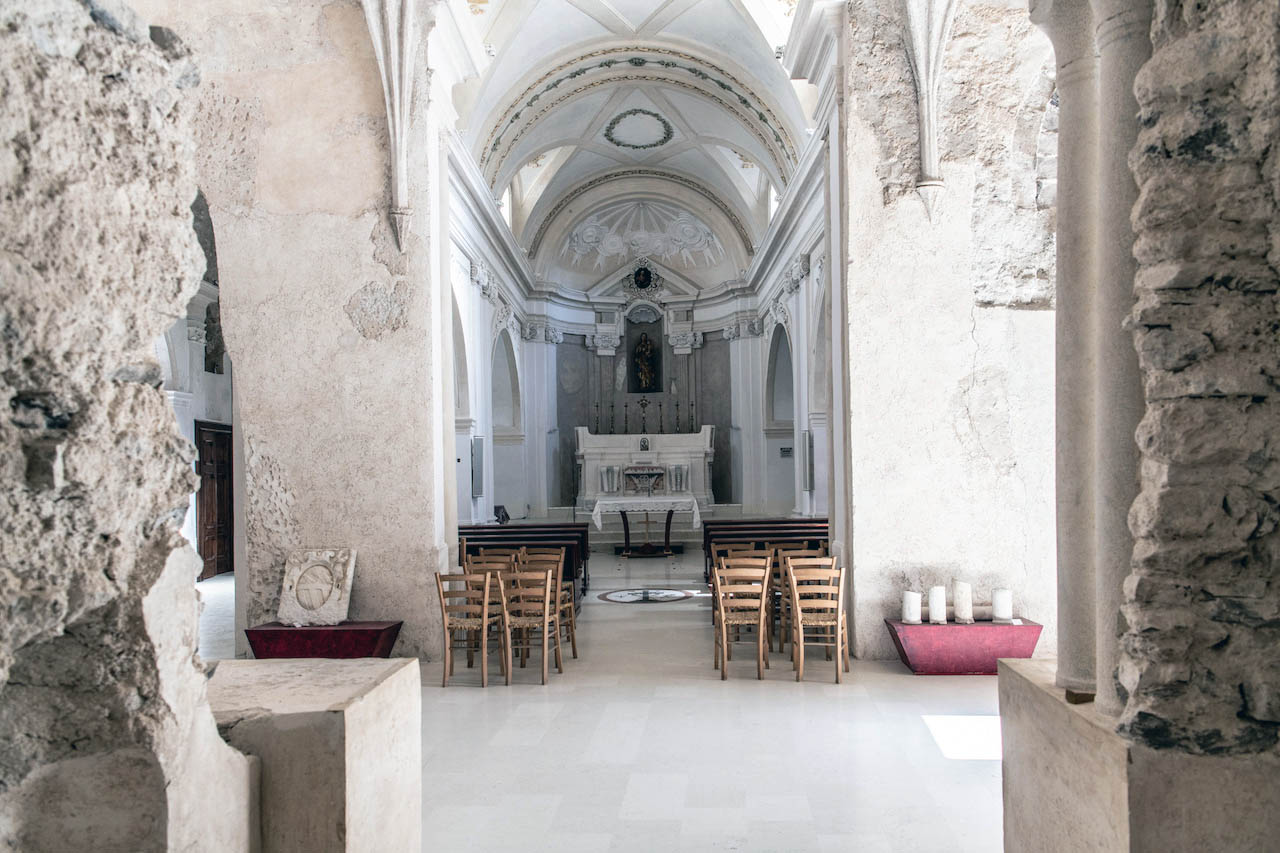 Il Borgo di Atrani in Costa d'Amalfi, l'interno della Chiesa di San Salvatore de Birecto