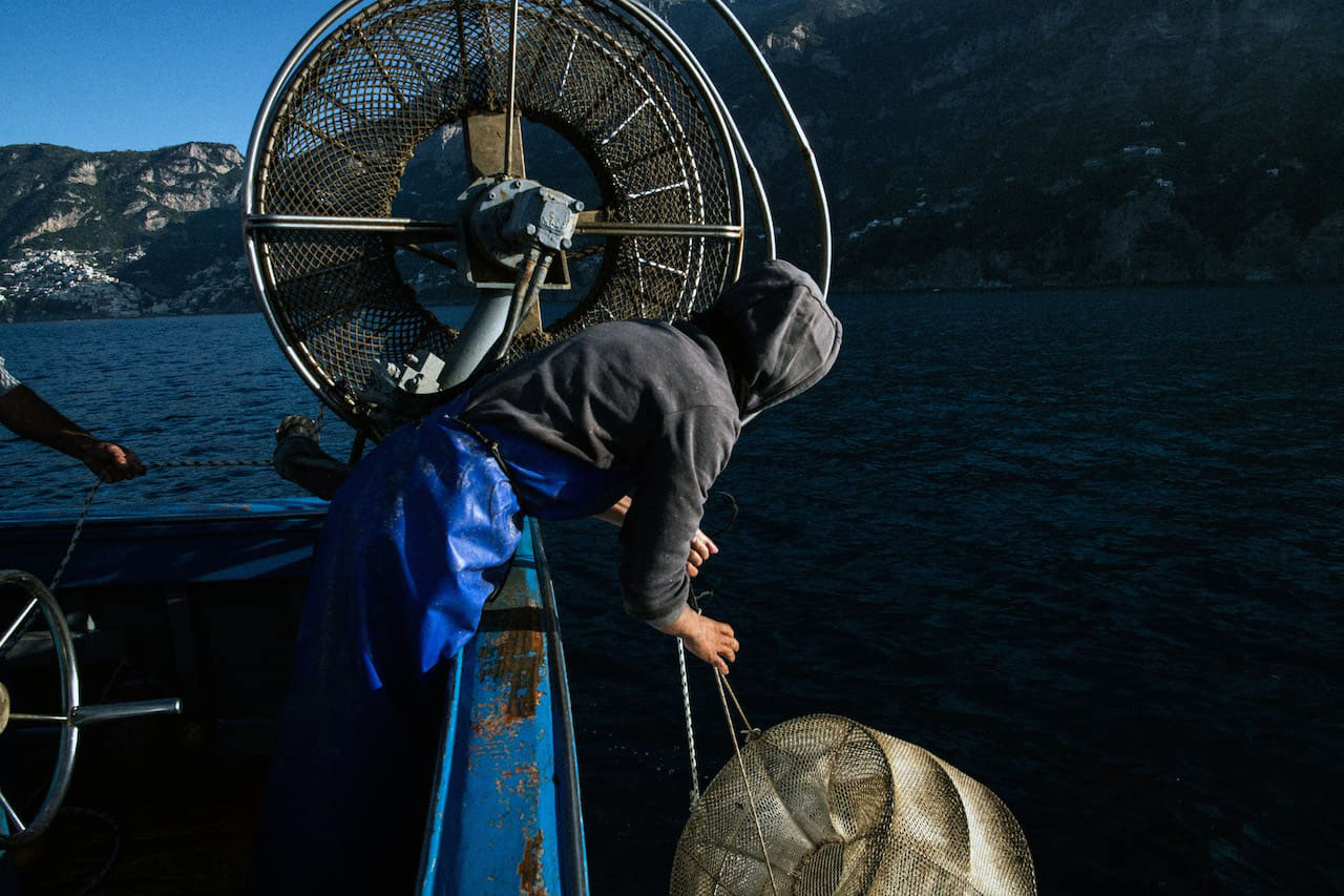 Simone Esposito pescatore in Costiera Amalfitana