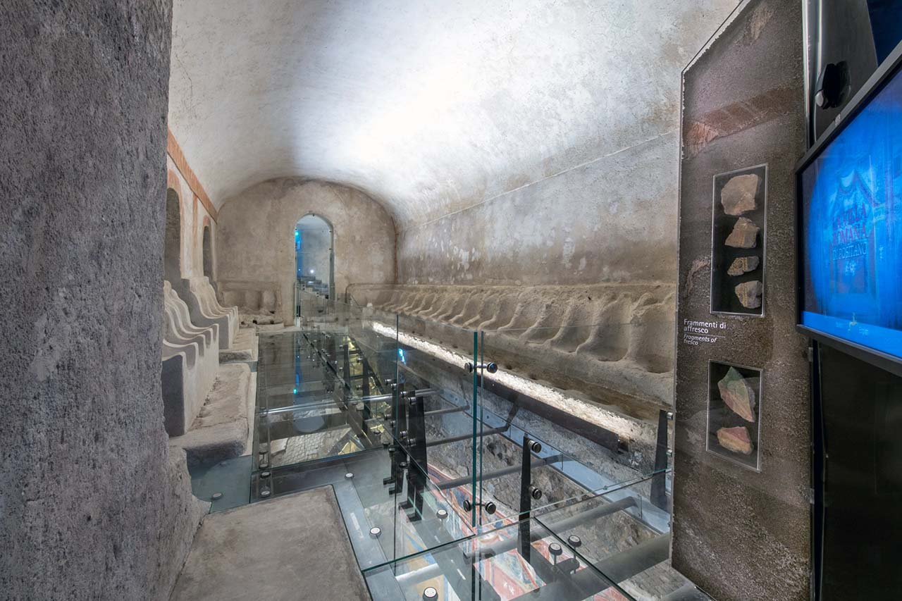 La vita dei Romani al Museo Archeologico Romano MAR di Positano in Costa d'Amalfi. I 69 sedili-colatoi presenti nella cripta superiore
