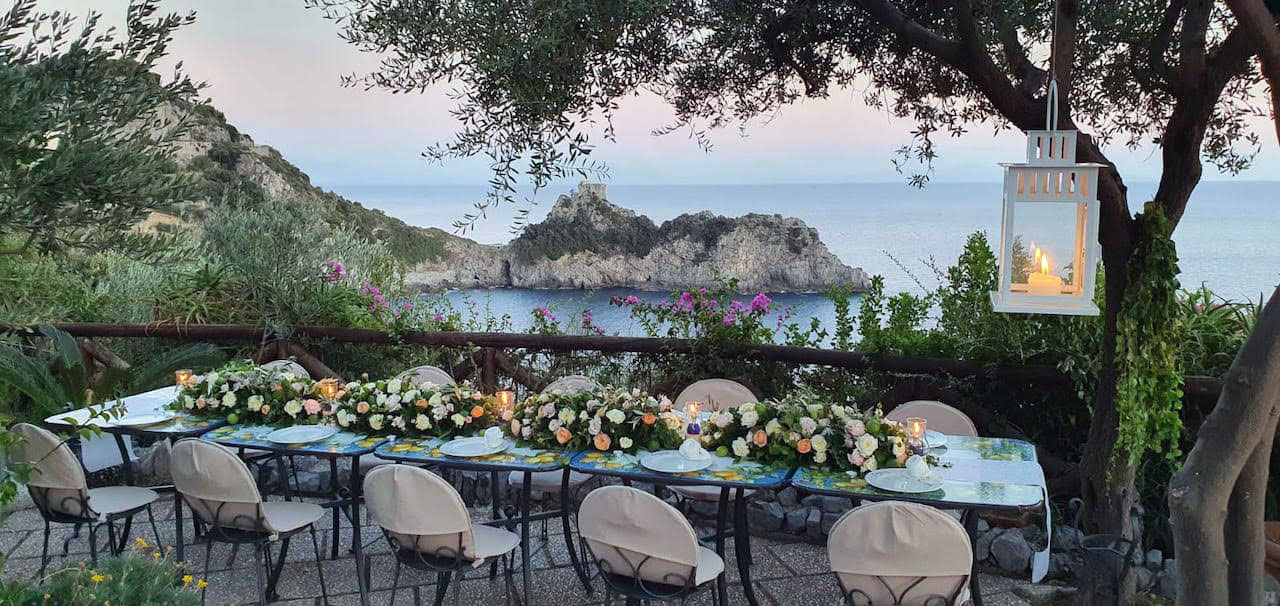 Hotel La Conca Azzurra a Conca dei Marini in Costa d'Amalfi. Terrazza con vista