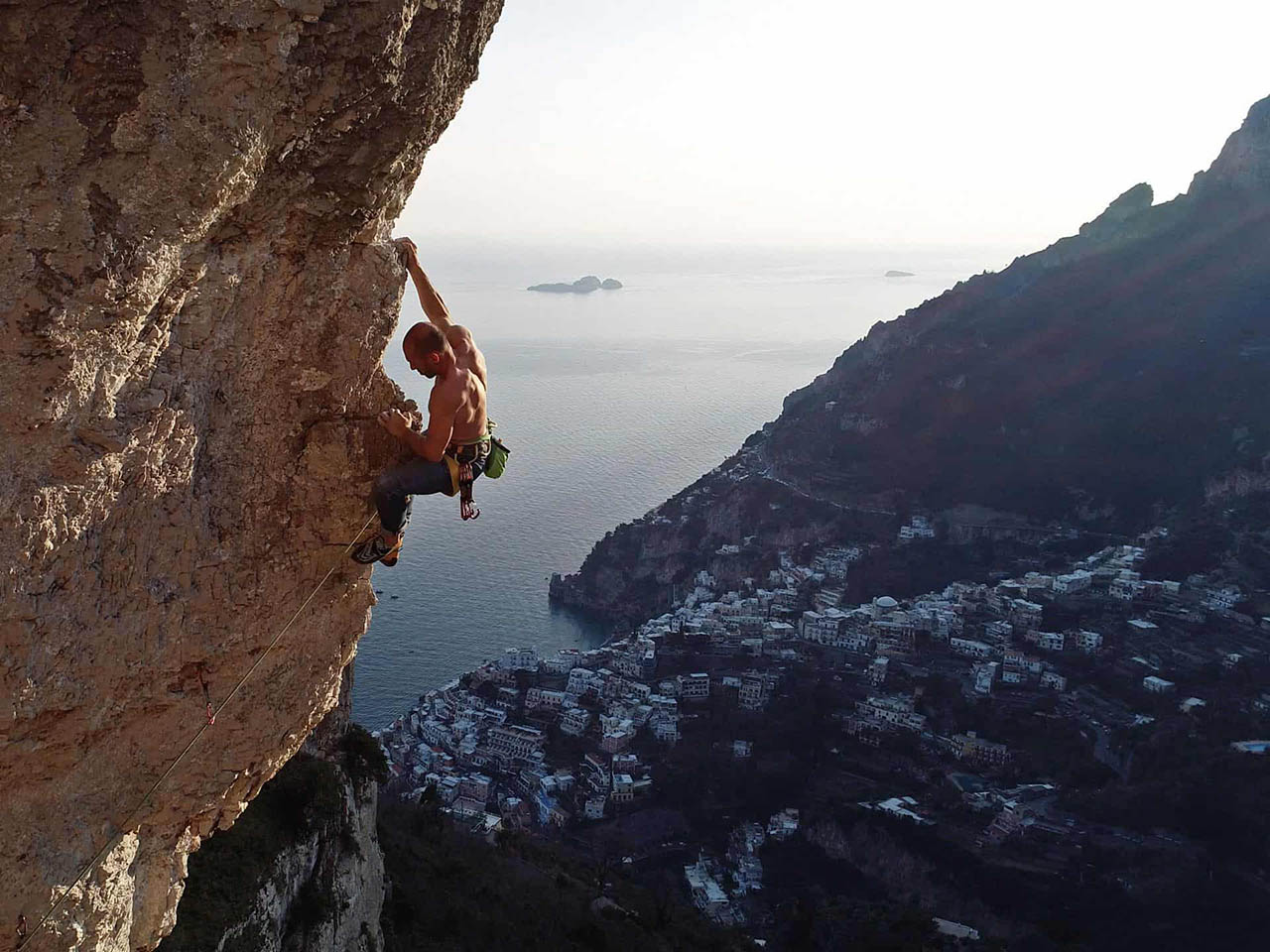Rock climbing, indoor e outdoor in Costa d'Amalfi. Climbing a Positano